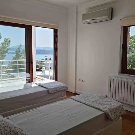 With Sea View & Pool Villa *
